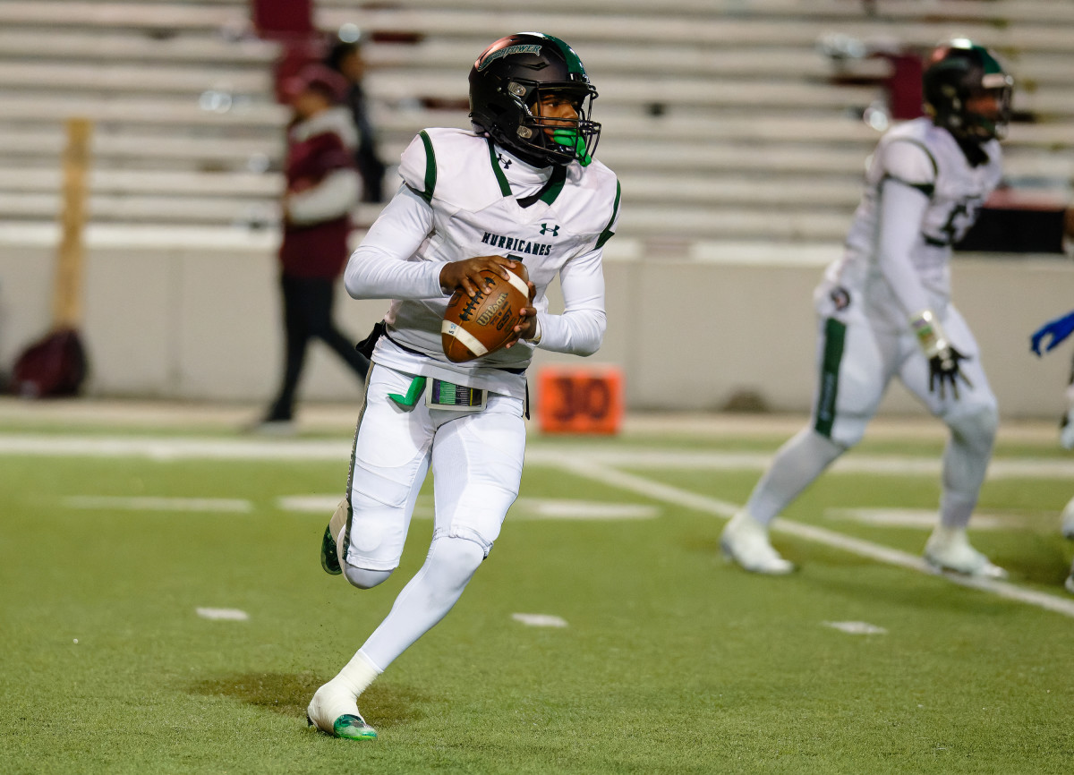 Houston Heights Fort Bend Hightower Texas football 6A DII area playoffs 111822 Rob August 22